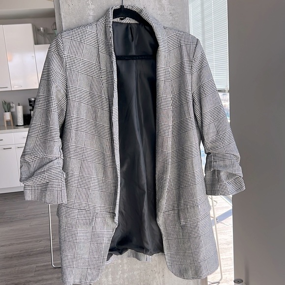 Boohoo Jackets & Blazers - Boohoo lightly worn open blazer perfect for a trendy business look or interview